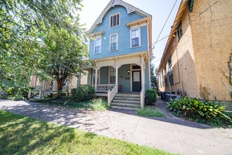 Building Photo - 106 7th St