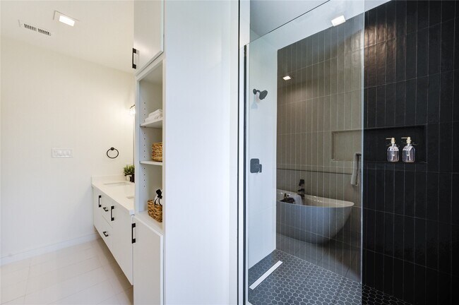 Building Photo - 5831 Outer Banks St