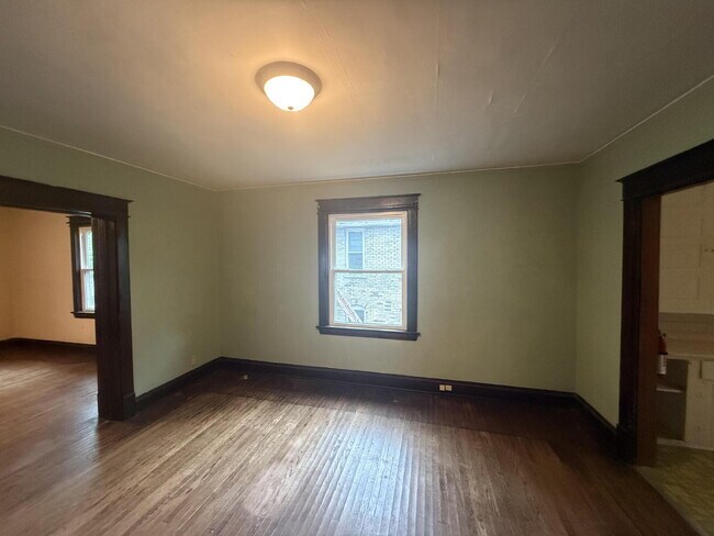 Building Photo - West Side 2BR Upper with Amazing Front Porch
