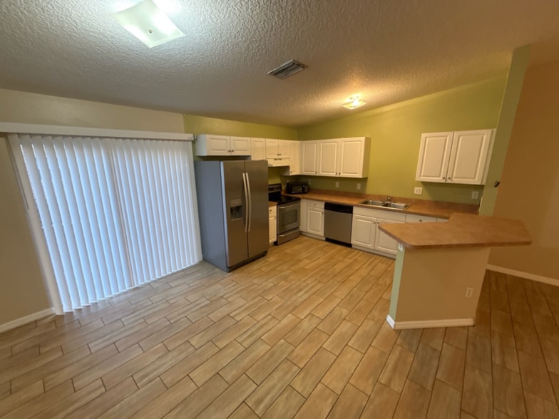 Building Photo - 105 Melody Ln