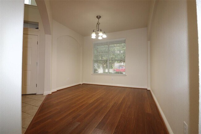 Building Photo - 806 Zappa Dr