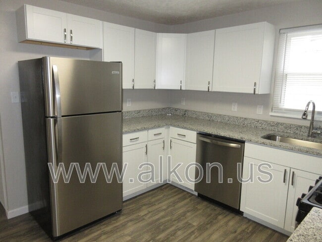 Building Photo - 346 Connor St