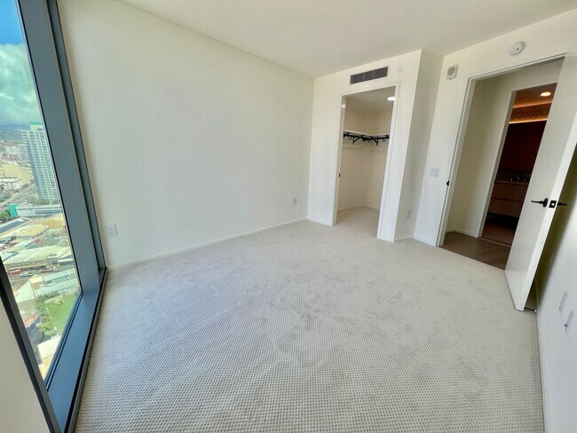 Building Photo - Well Maintained 1 Bed, 1 Bath, 1 parking i...