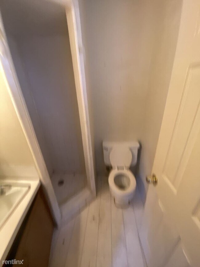 Building Photo - 3 br, 1.5 bath House - 1408 Hammond Dr e.g...