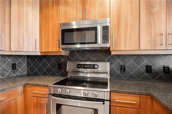 Building Photo - 1080 Peachtree St NE