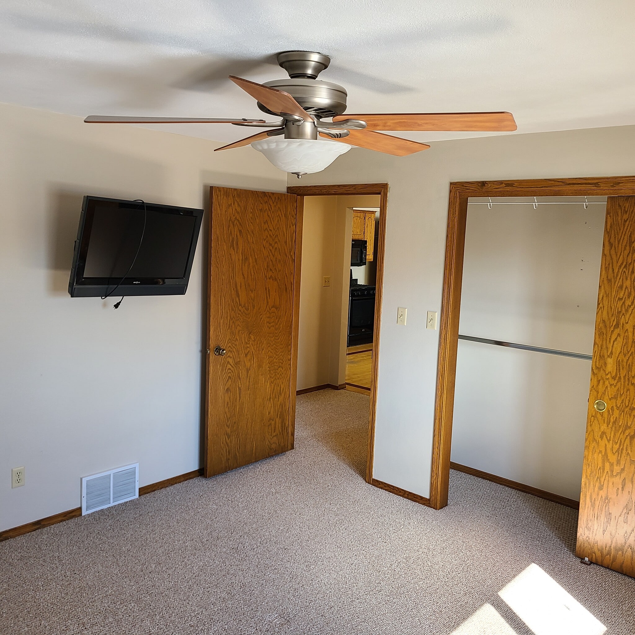 Master Bedroom - 761 Trailsway Ln