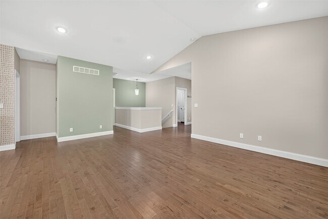 Building Photo - 15 Country Trail Ct
