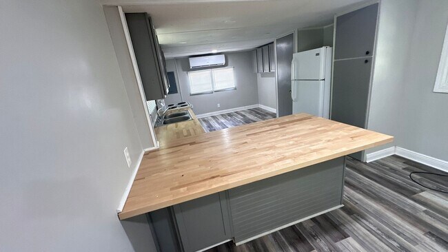 Building Photo - 882 Wolf Trail