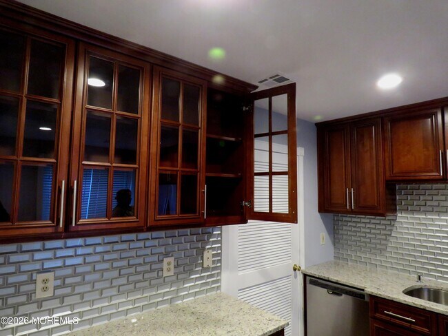 Building Photo - 273 Plum Dr