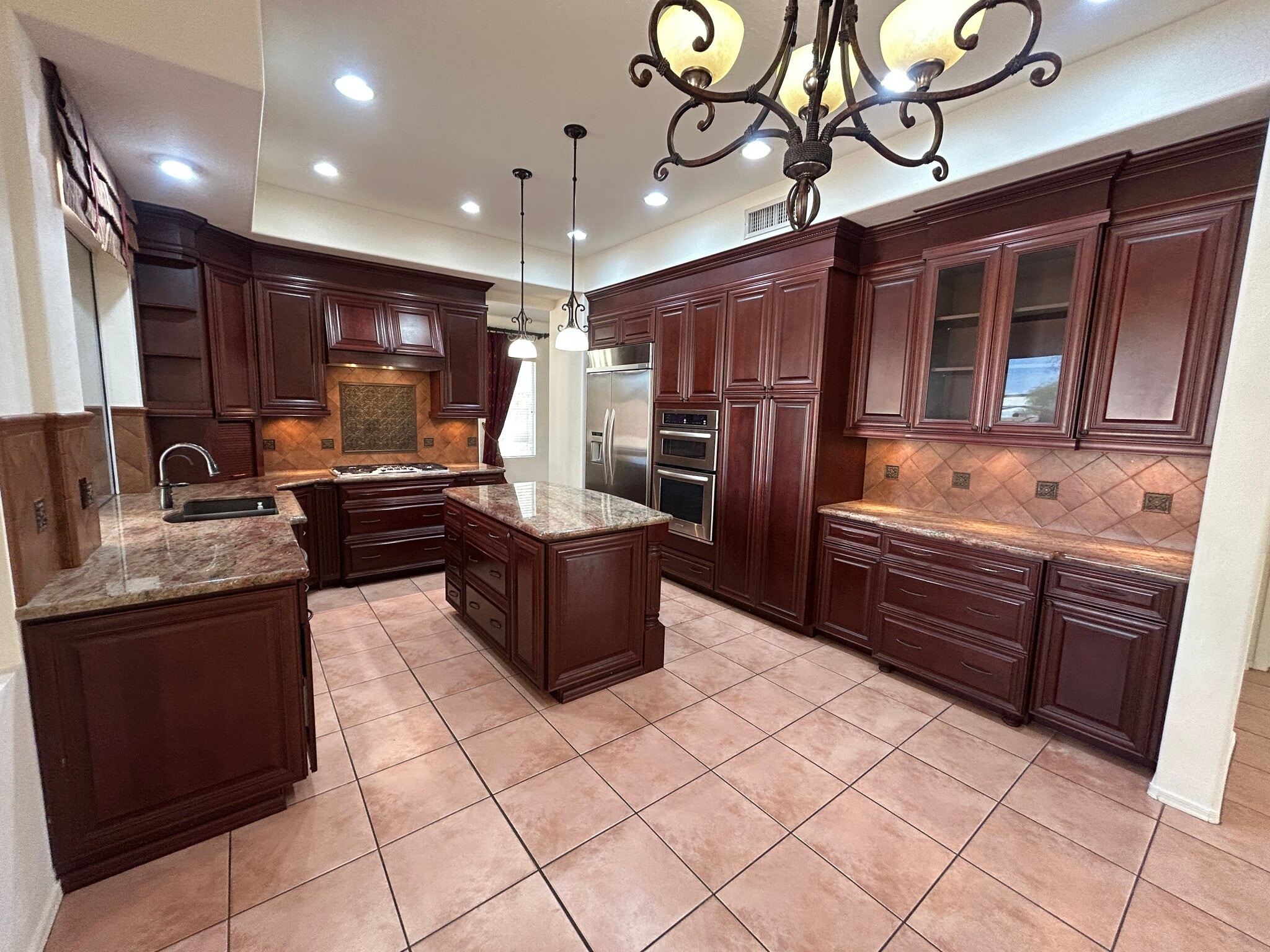 Building Photo - 9885 S La Rosa Dr
