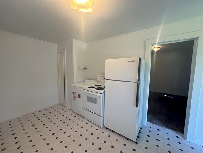 Building Photo - 2 BD, 1 BA cottage