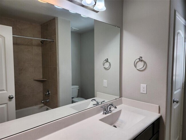 Building Photo - 119 Covington Ct