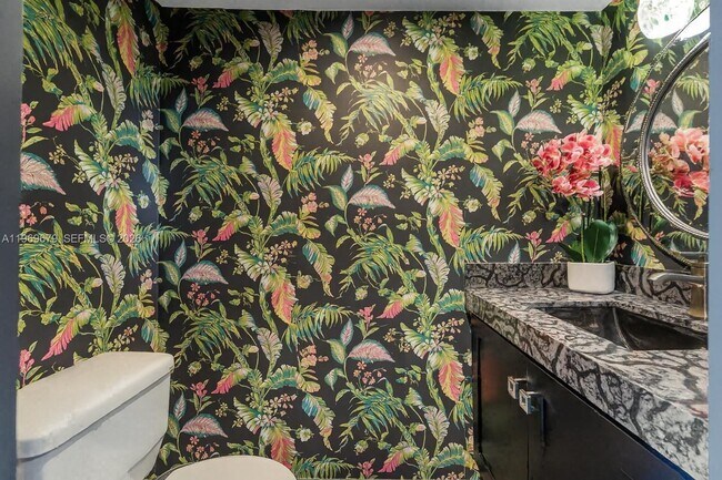 Building Photo - 555 NE 15th St