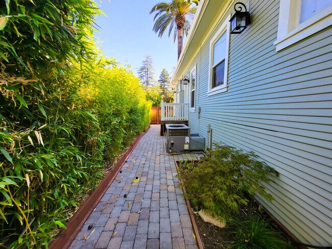 Building Photo - 119 Commercial St