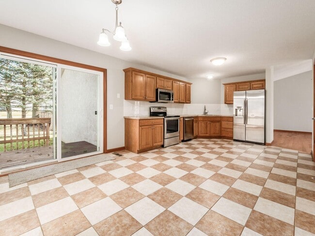 Building Photo - 532 Radcliff Dr