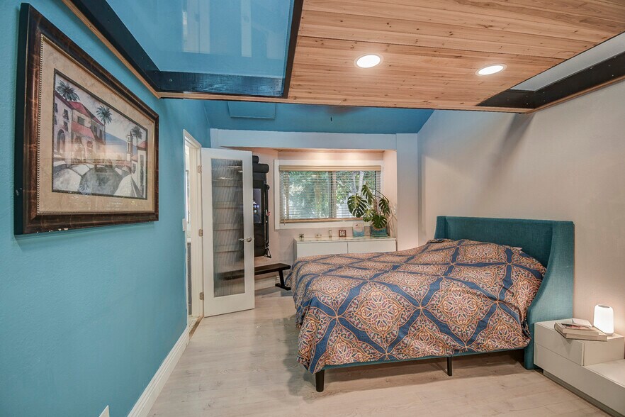 Building Photo - 11 Seamist Ct