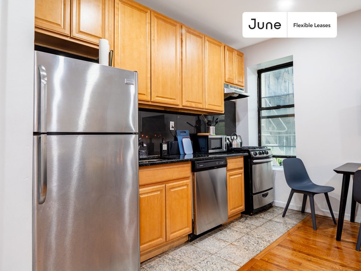 Building Photo - Modern ROOM at The Central Park West