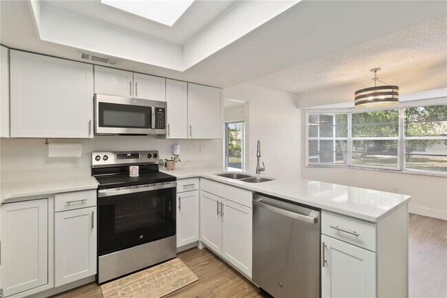 Building Photo - 2209 Banbury Ave