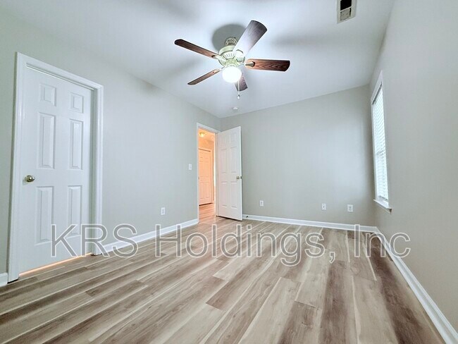 Building Photo - 613 Flaherty Ave