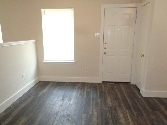 Building Photo - 231 Silver Mist Cir