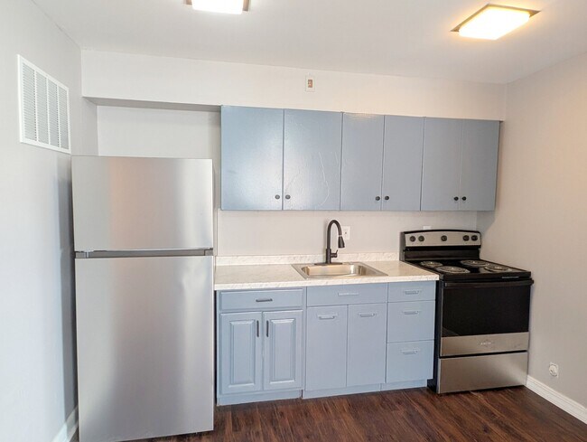 Building Photo - 110 Cromwell Pl