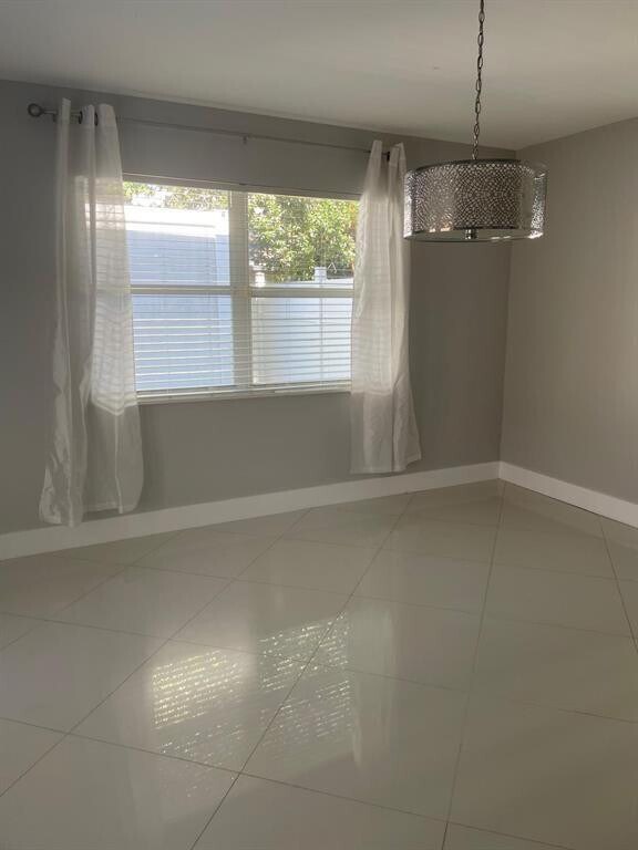 Building Photo - 4135 Eastridge Cir