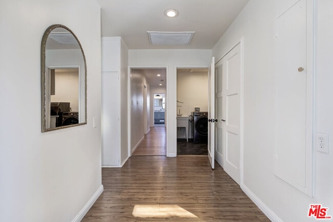 Building Photo - 9125 David Ave