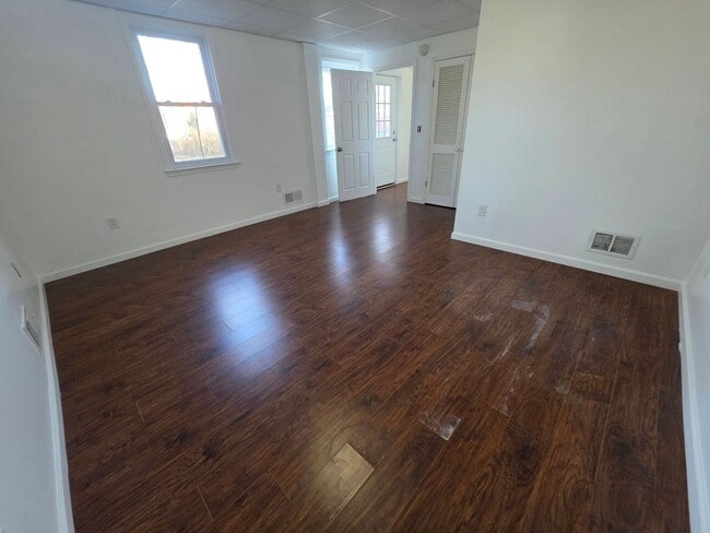 Building Photo - 83 Hudson St