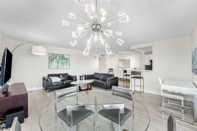 Building Photo - 1160 Hillsboro Mile