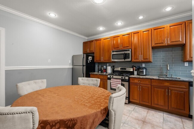 Building Photo - 25 Stearns Rd