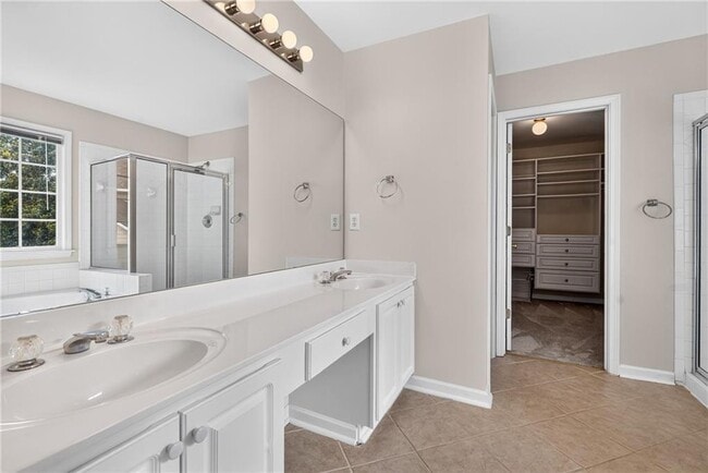 Building Photo - 2311 Ravinia Ct NE