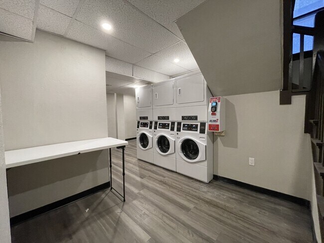 Building Photo - 333 Broadway