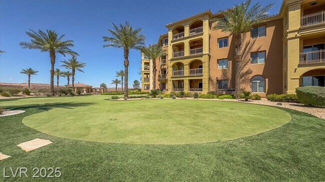 Building Photo - An Amazing Furnished 3 Bedroom Condo at La...