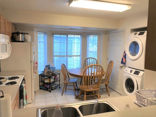 Large Kitchen - 885 E 350 N