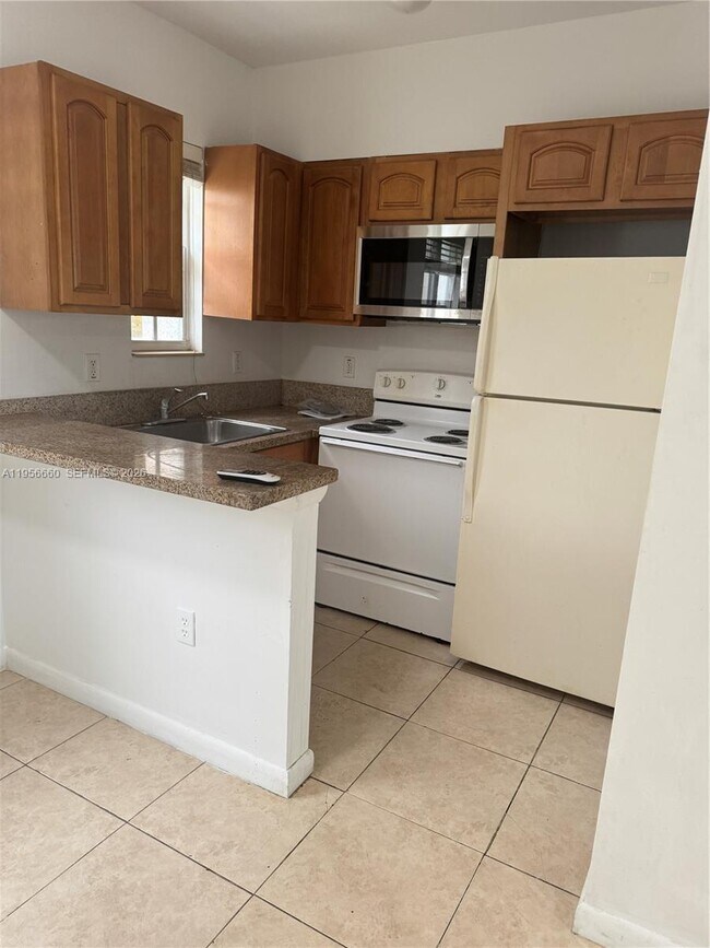 Building Photo - 7130 Rue Versailles Dr