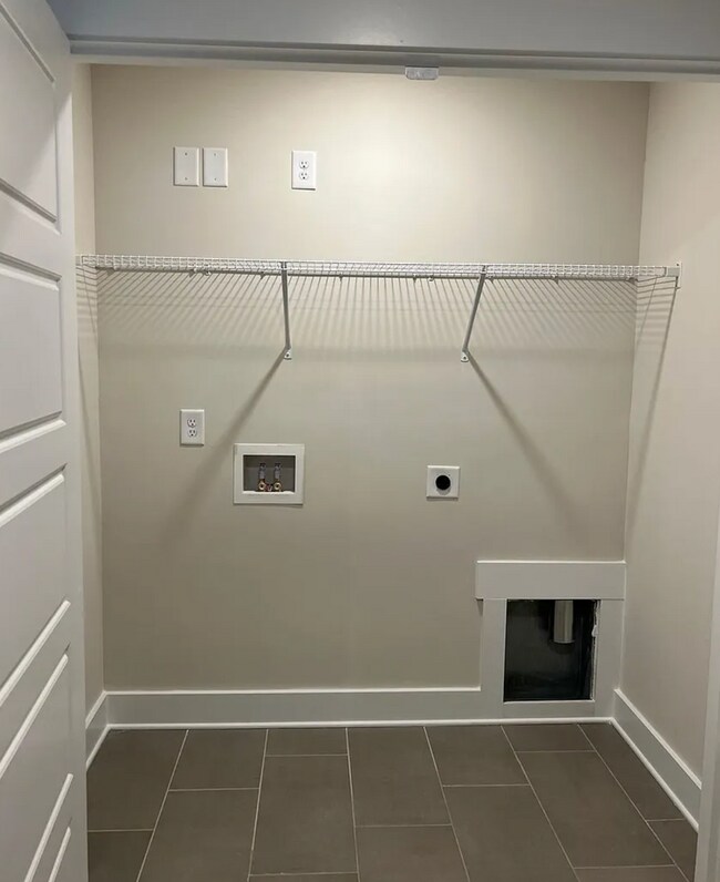 Building Photo - Desirable 3/2.5 Townhome Available Novembe...