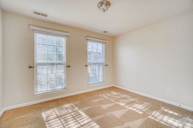 Building Photo - Incredible Home In Gated Community/Simpsonville