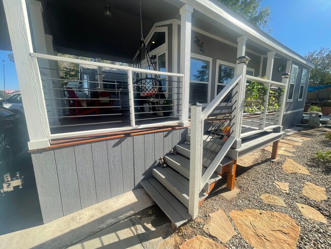 Building Photo - FURNISHED TINY HOME!