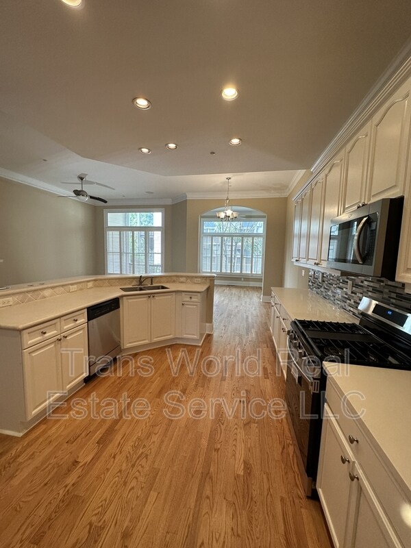 Building Photo - 1041 Emory Parc Pl