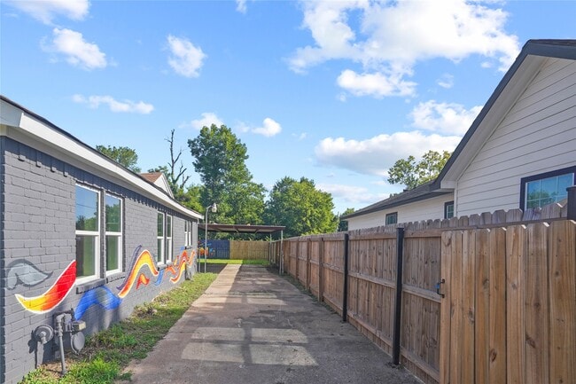 Building Photo - 4314 Gregory St