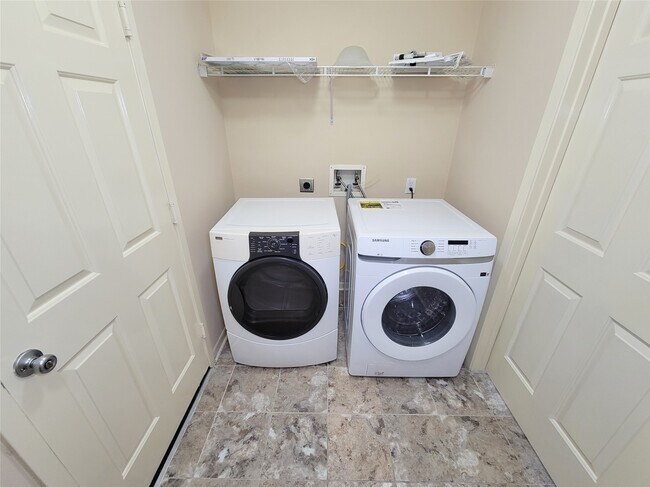 Building Photo - 19718 Byron Meadows Dr