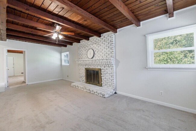 Building Photo - 1238 Lindenwood Ln NE