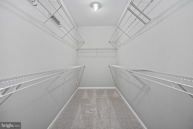 Building Photo - 214 Almond Dr