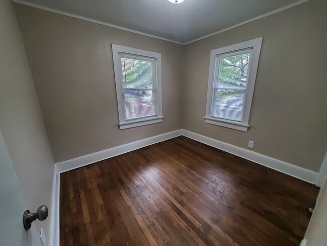 Building Photo - Adorable 2 bedroom, 1 bathroom home!