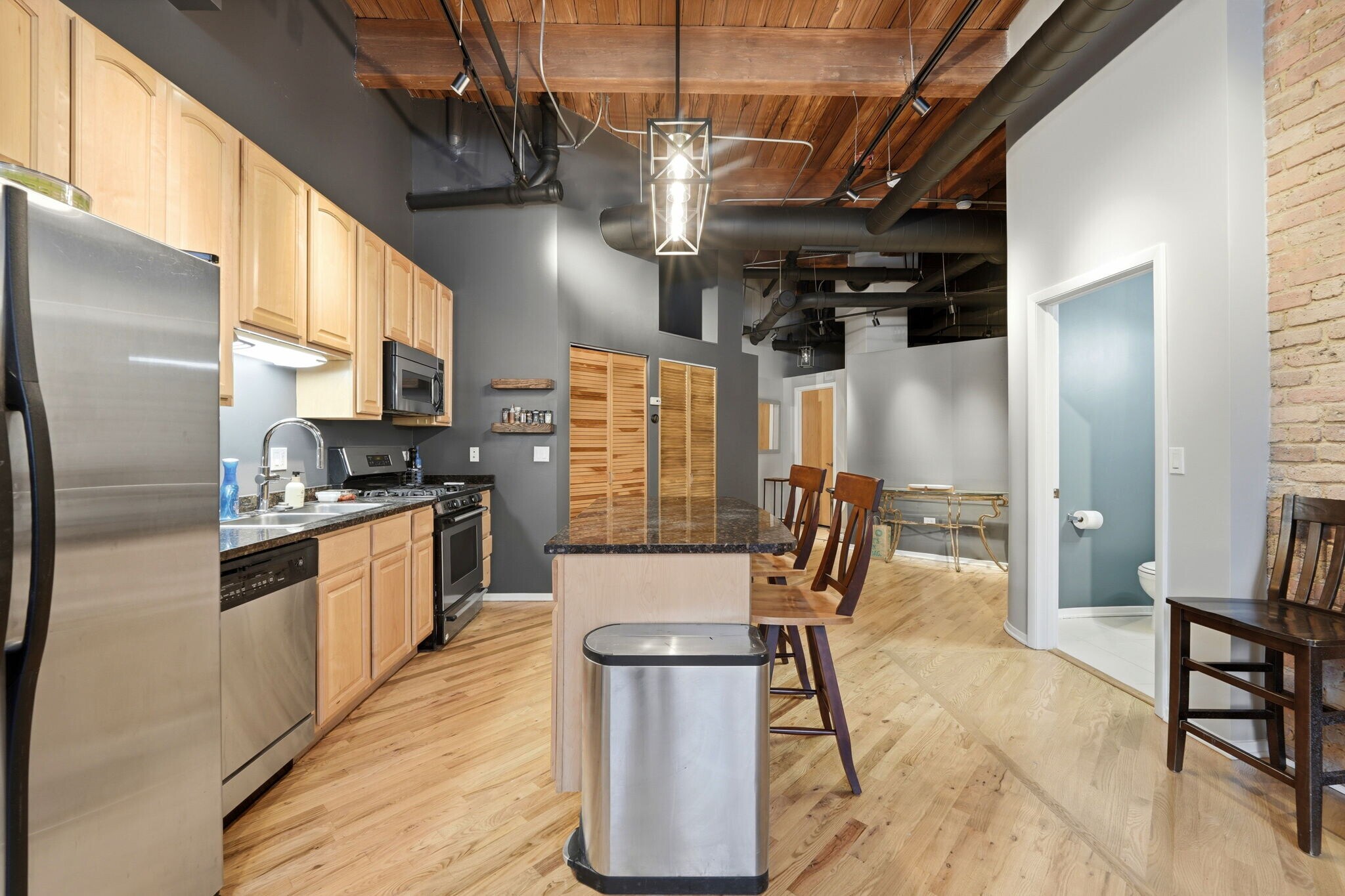 Building Photo - 1500 W Monroe St