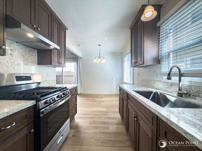 Building Photo - Newly Remodeled 2 Bedroom Apartment for Rent in Midtown Ventura!