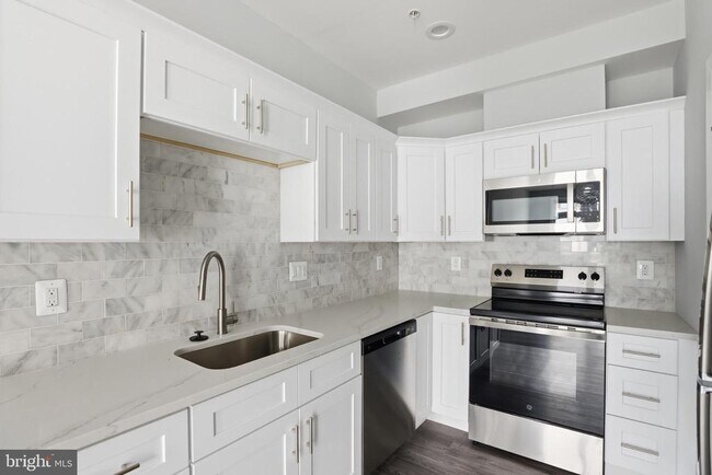 Building Photo - 2602 4th St NE