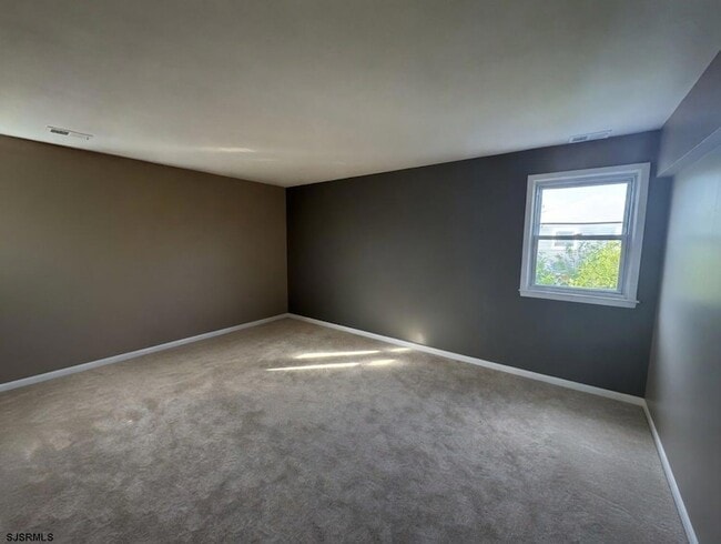 Building Photo - 352-354 Hampshire Drive Unit