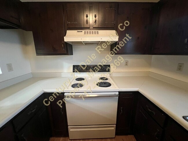 Building Photo - 2 Bedroom Townhouse in West York