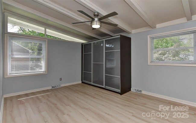 Building Photo - 3111 Spring Valley Rd